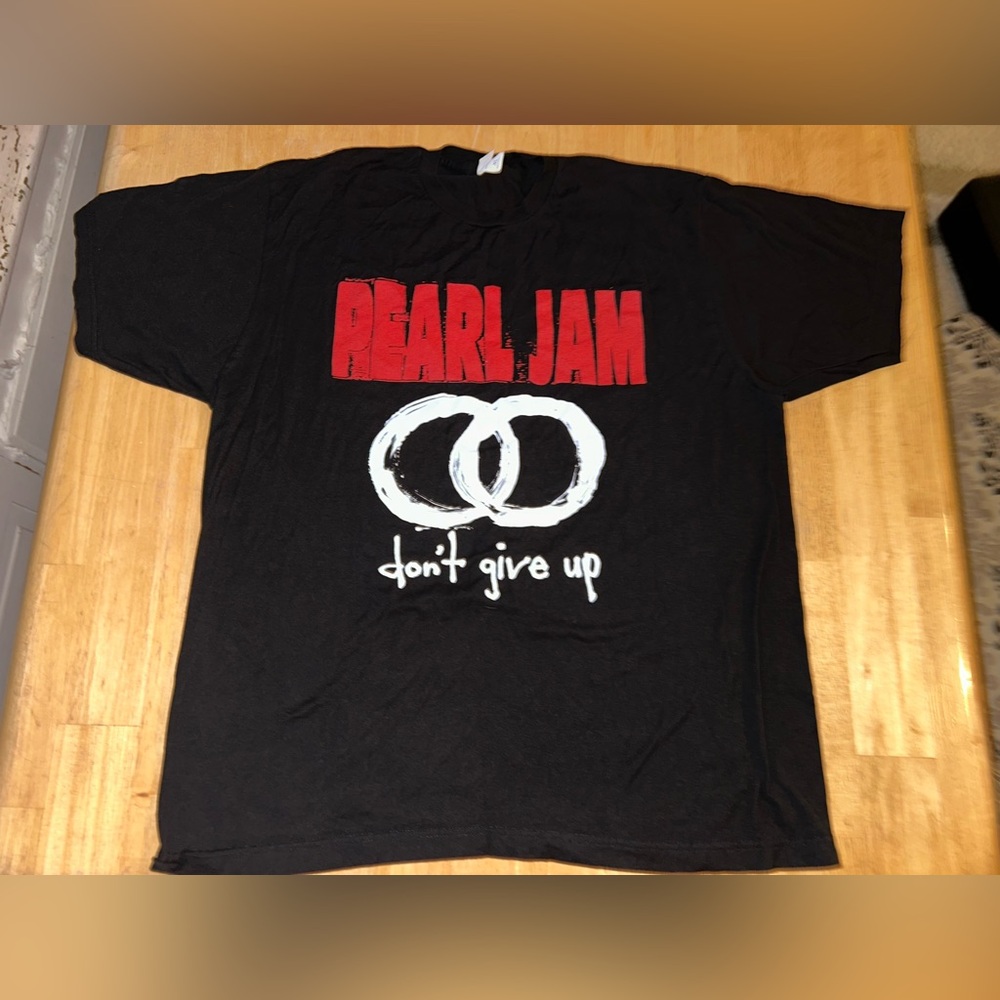 Pearl Jam men’s XL T-shirt don’t give up red black white 100 cotton